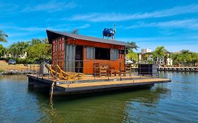 Casa Conteiner flutuante Faroeste Caboclo